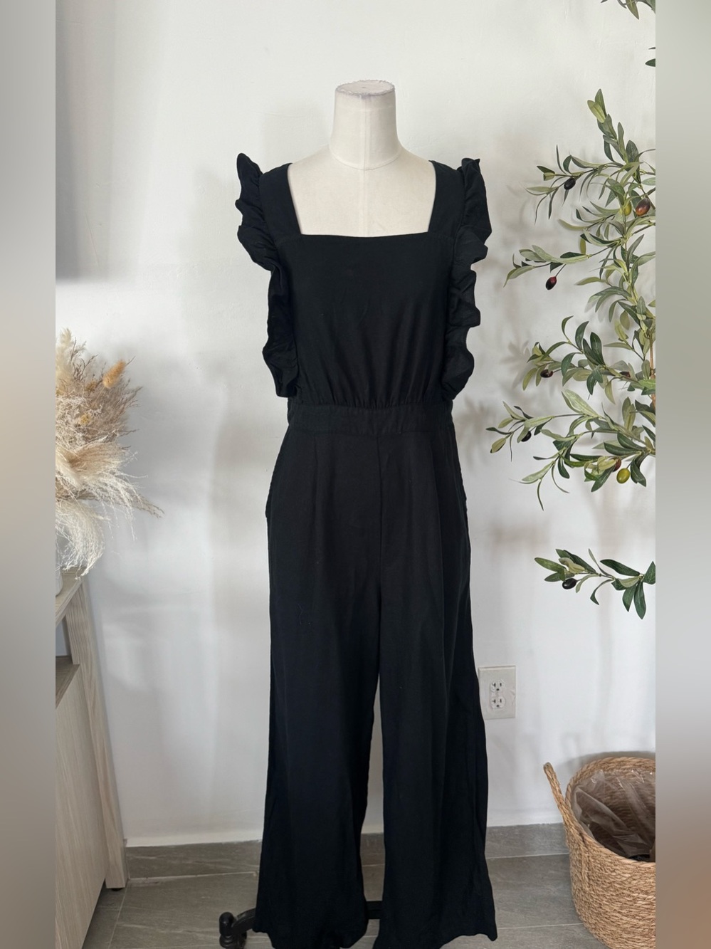 Who What Wear Black Linen Blend Ruffle Jumpsuit Size M Open Back Tie Wide Leg